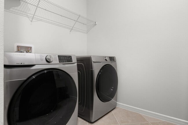 Building Photo - Luxury Living for Lease – 5BR Home with Of...