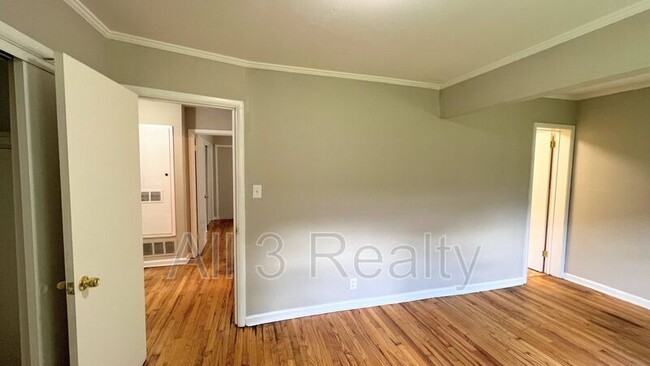 Building Photo - 924 Green Ridge Rd