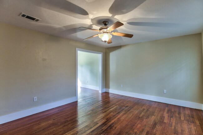 Building Photo - 2002