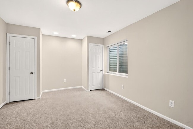 Building Photo - 2017 Capital Dr