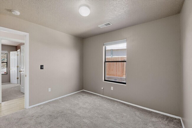 Building Photo - 16 Sheba Pl