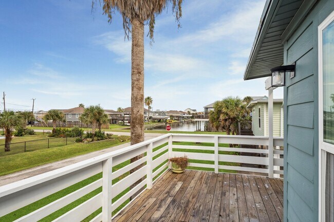 Building Photo - 3919 Panola Dr
