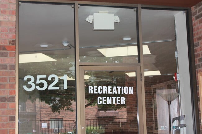 Building Photo - 3531 Central Rd