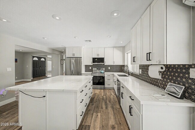 Building Photo - 5017 E Acoma Dr