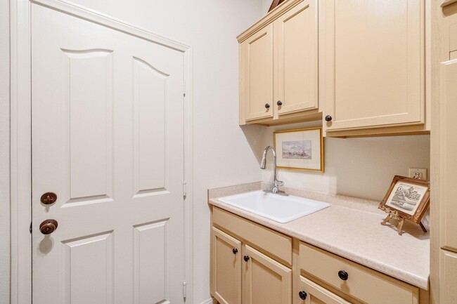 Building Photo - 44085 Royal Troon Dr