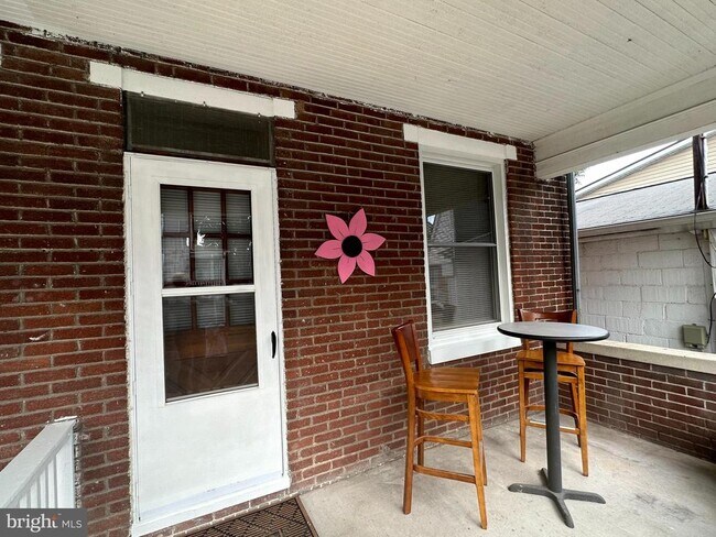 Building Photo - 239 N Stratton St