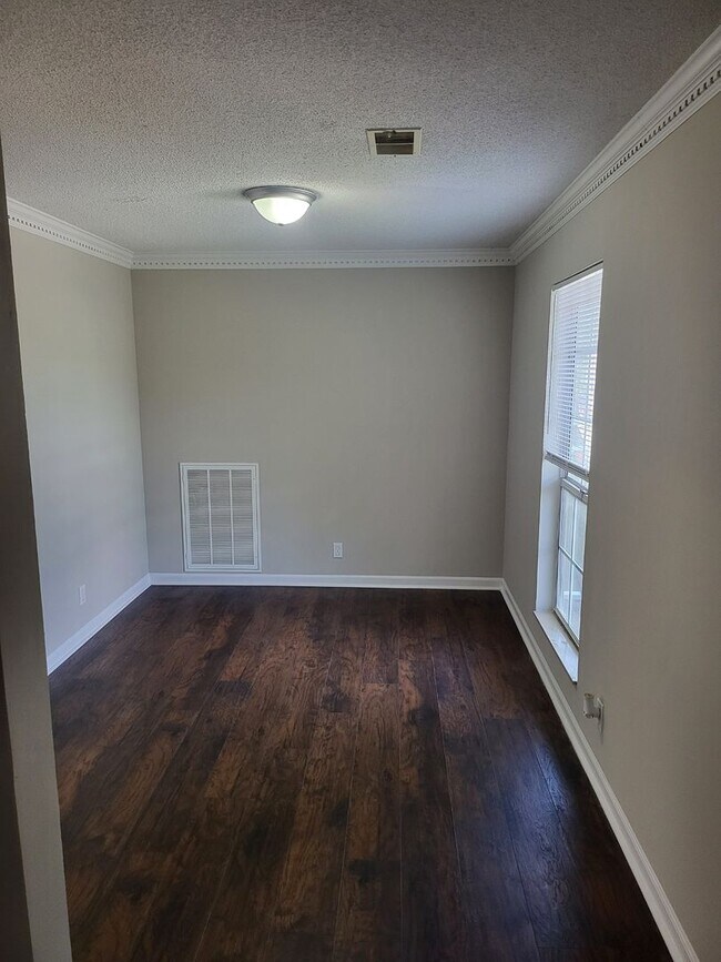 Building Photo - Large two-story colonial style home, Antioch
