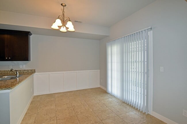 Building Photo - Shelby Twp - 3 Bedrooms, 2.5 Baths Townhouse, 2-Car Garage near Stony Creek Park