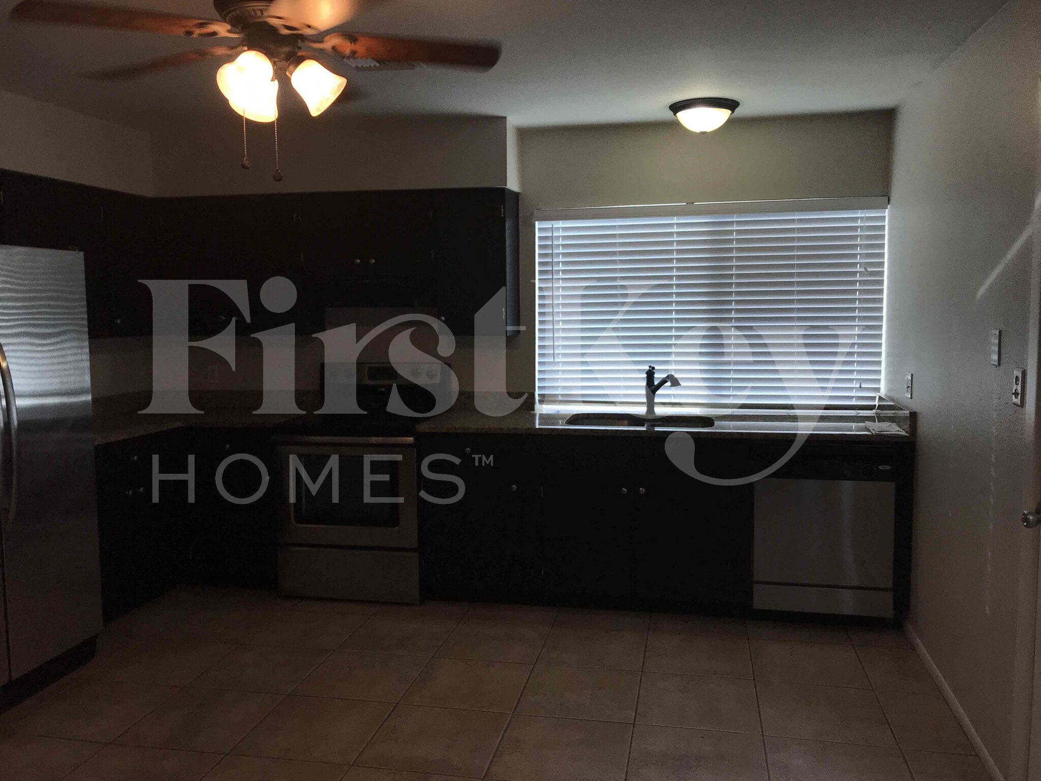 Building Photo - 5520 W Golden Ln