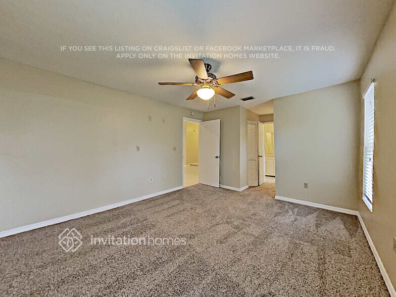 Building Photo - 330 Woods Lake Dr