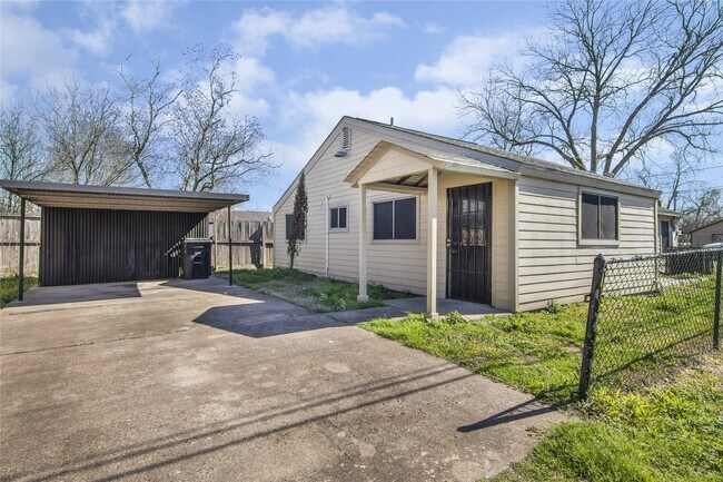 Building Photo - 4401 Elmwood St