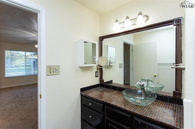 Building Photo - 1217 Sun Valley Dr