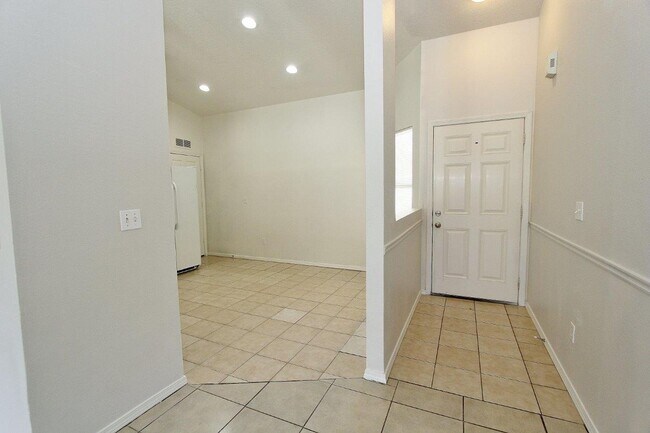 Building Photo - Clean Single-Level Home in Charter Pointe