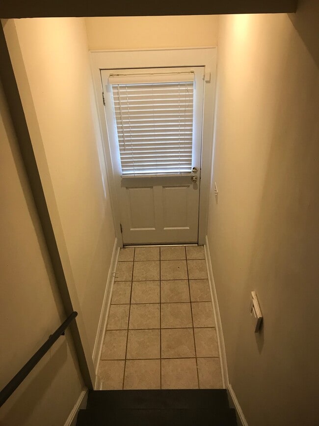 Building Photo - 821 Heidt St