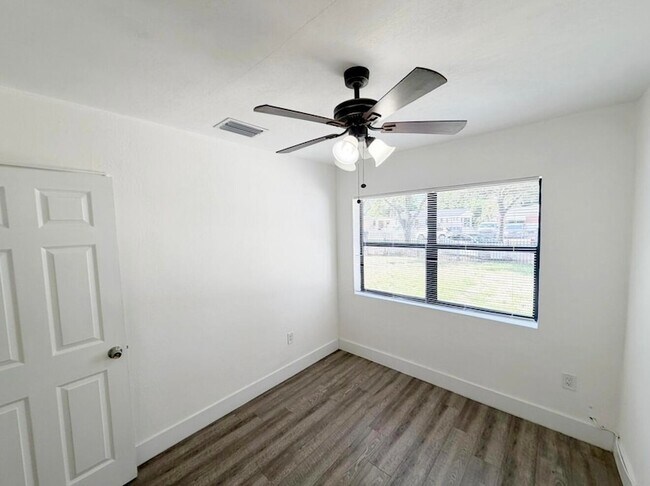 Building Photo - 1135 NW 127th St