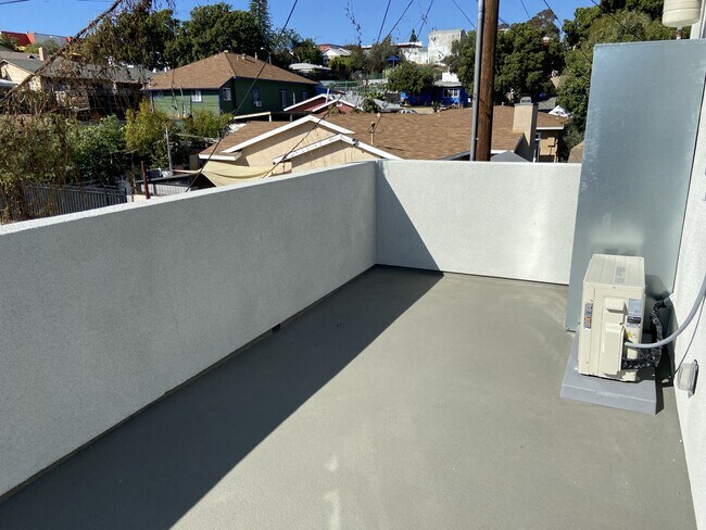 Building Photo - 3042-3044 J St