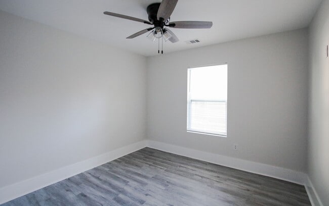 Building Photo - ?Move-In Special: $300 Off First Month if You Move by Feb 28, 2026!