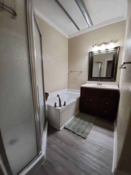 Building Photo - 4515 Lincoln Ave