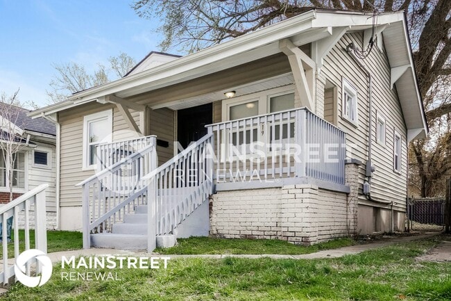 Building Photo - 319 S 43rd St