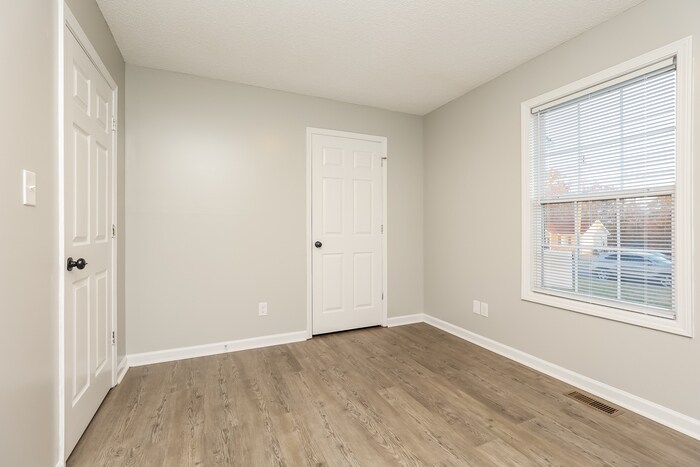 Building Photo - 1026 Mile High Dr