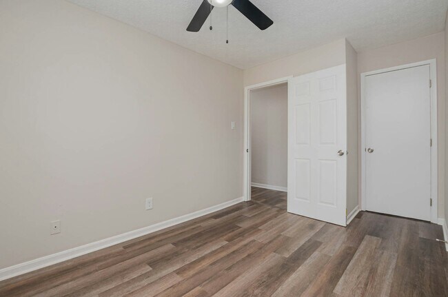 Building Photo - 3030 Cleinview Ave