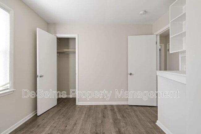 Building Photo - 802 Ramsey St