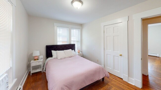 Building Photo - Charming and Spacious 5BD 2.5BA House in Beaver Hills!