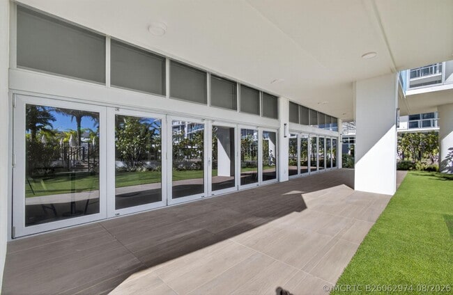 Building Photo - 220 Lake Shore Dr