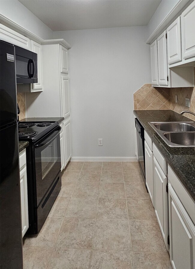 Building Photo - 1311 Antoine Dr