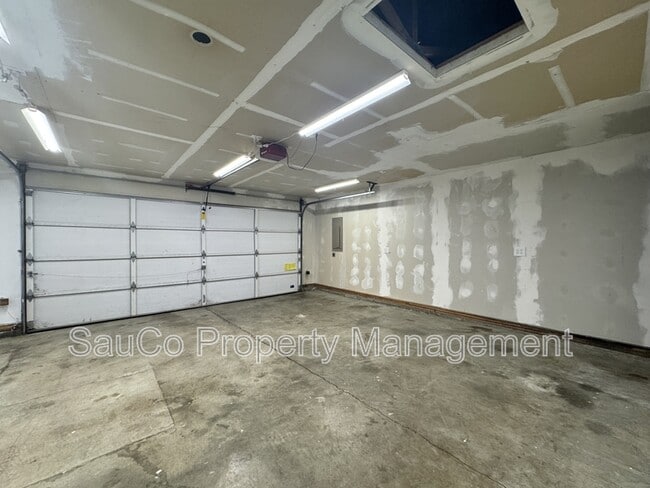 Building Photo - 992 S Palmetto St