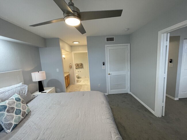 Building Photo - 1801 N Flagler Dr