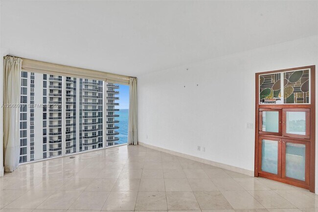 Building Photo - 4775 Collins Ave