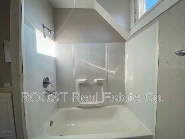 Building Photo - 209 N Irwin St