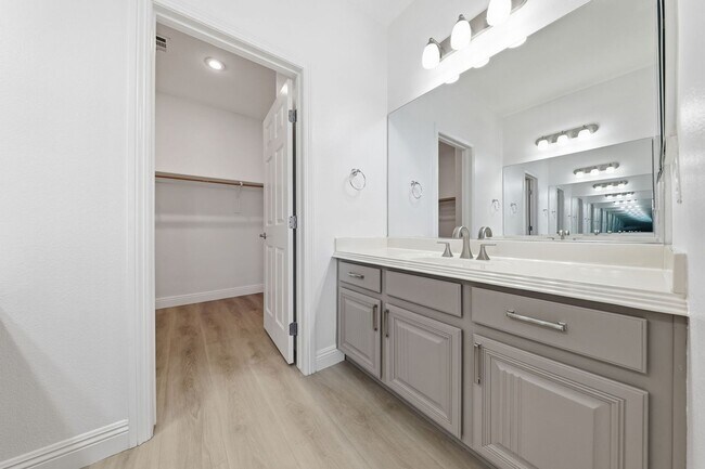 Building Photo - Luxury Golf Resort Living in Guard-Gated Tuscany – Henderson