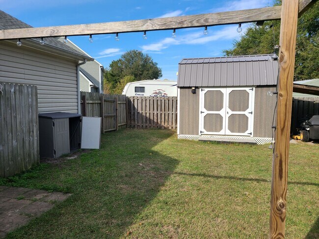 Building Photo - Beautiful 3 bedroom 2 bath home in Sneads Ferry - Seabird Estates