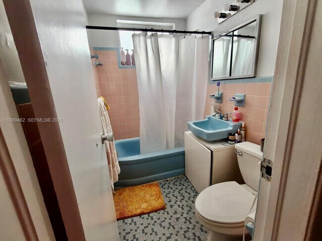 Building Photo - 7430 Byron Ave