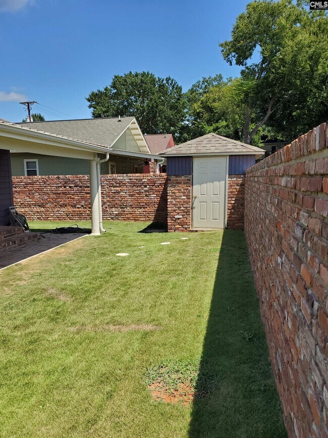 Building Photo - 700 Chester St