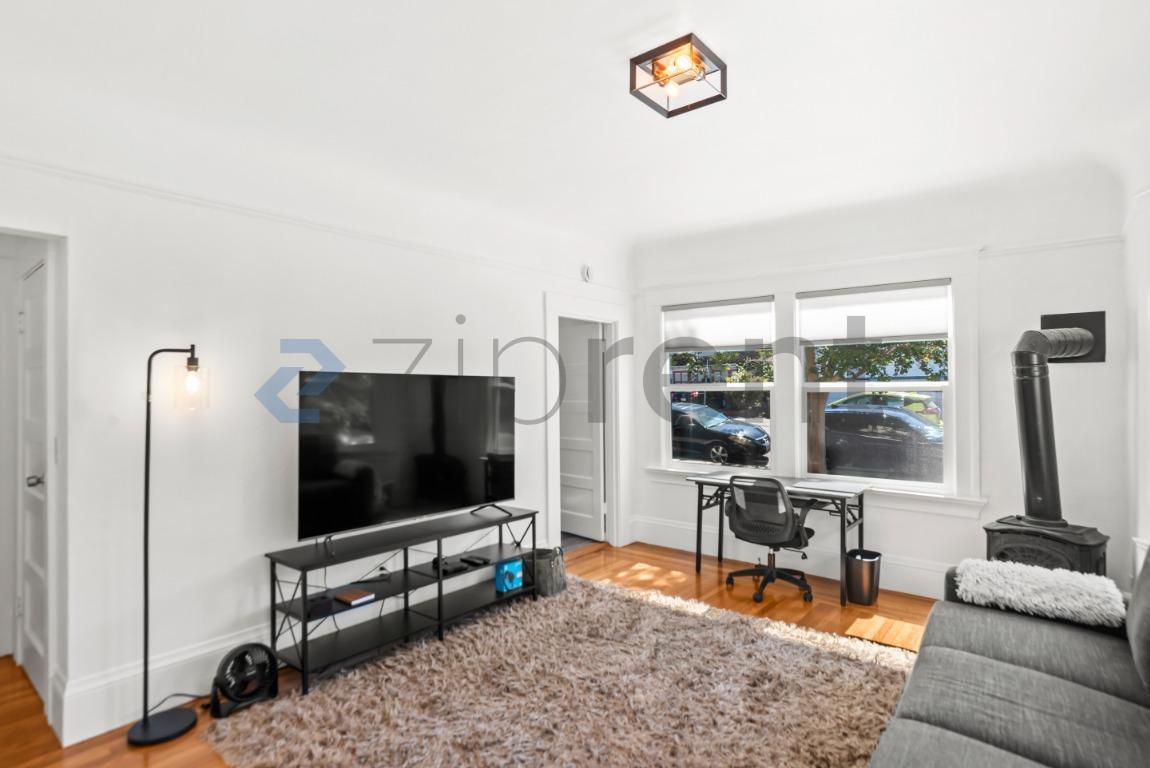 Building Photo - Unit 377