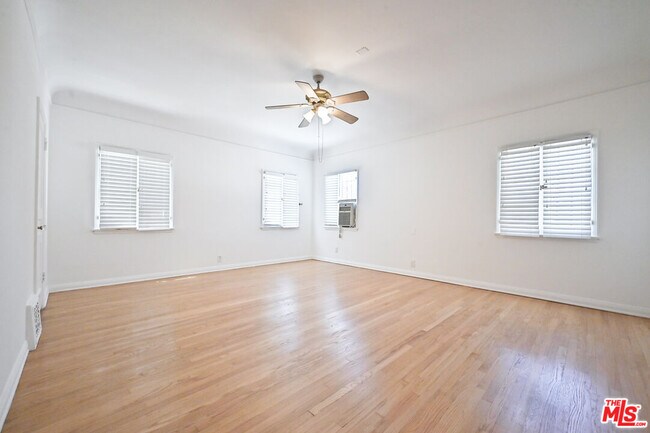 Building Photo - 361 N Mansfield Ave