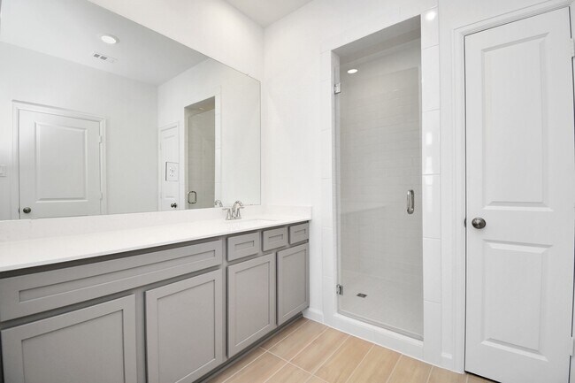 Building Photo - 5535 Holly Hvn Ct