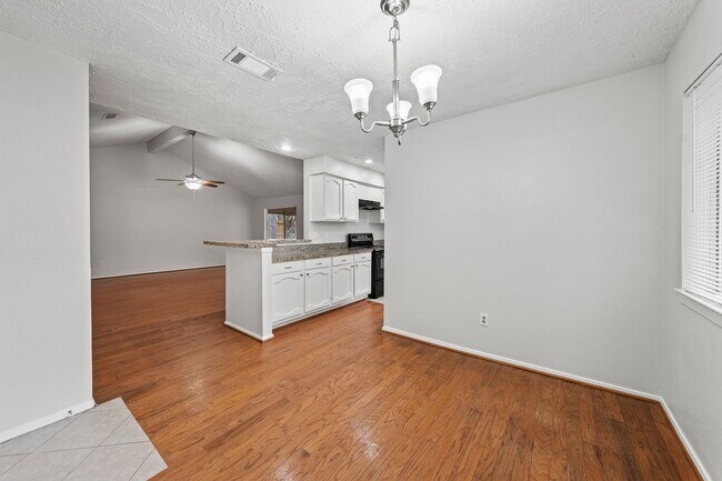 Building Photo - 4503 Pineville Ln