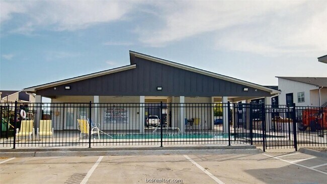 Building Photo - 1326 Prairie Dr