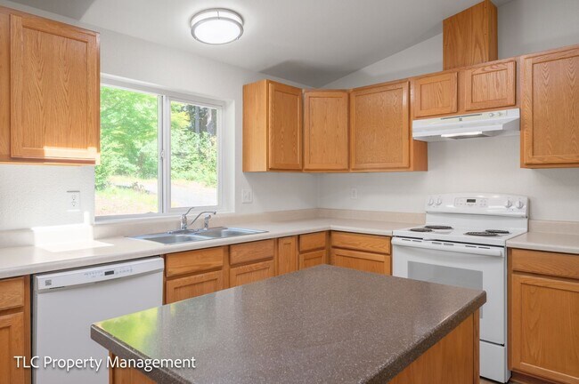 Building Photo - 3bd/2bath Home with a view!!