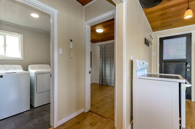 Building Photo - 11415 Larson Rd