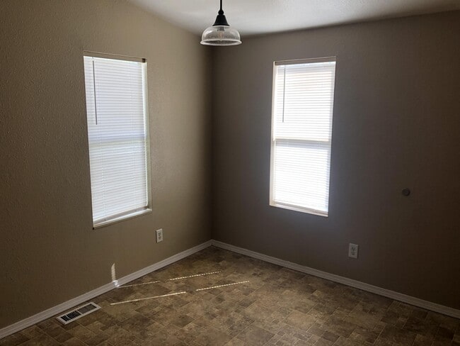 Building Photo - 167 W Rose St