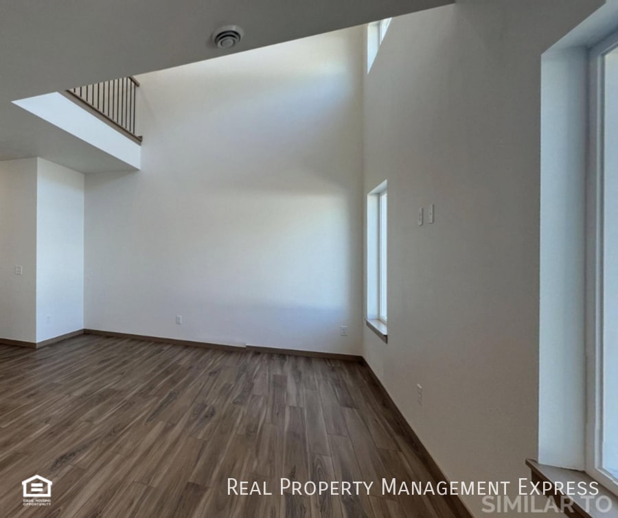Building Photo - 9006 W Jerald Pl