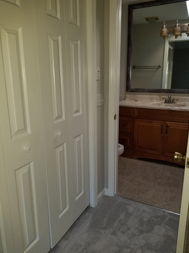 Building Photo - Convenient to Hilton Head, Two Bedroom Tow...