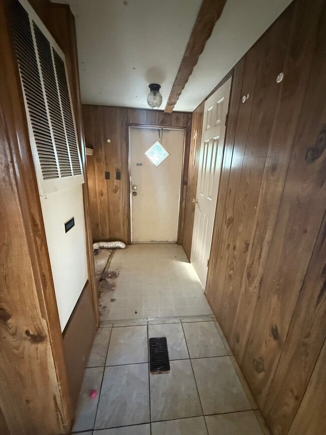 Building Photo - For Rent – Irvington, AL