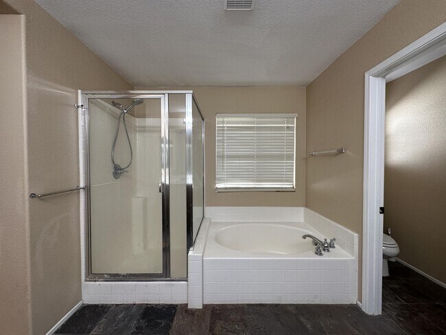 Building Photo - 5537 Spruce Hill Ct