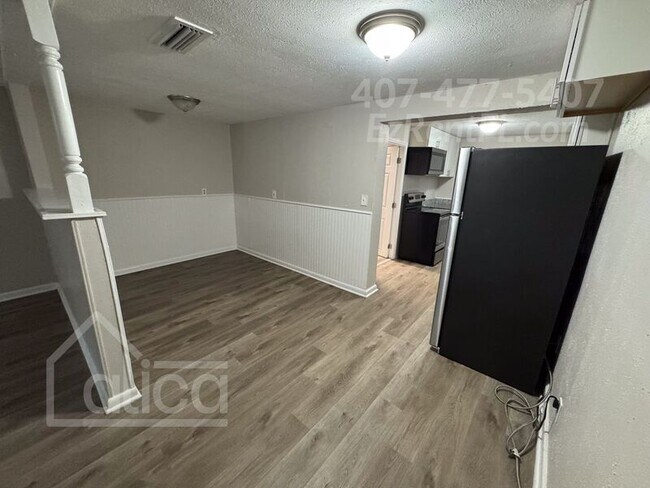 Building Photo - 408 Woodside Dr